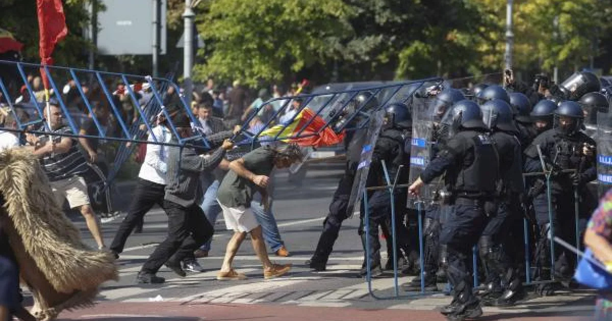Bolojan, despre violențele din Piața Victoriei: Protestul a depășit cadrul pașnic