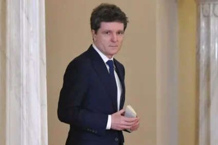 Călin Georgescu, întâlnire cu „producătorii locali” într-o piață de vechituri din Oradea