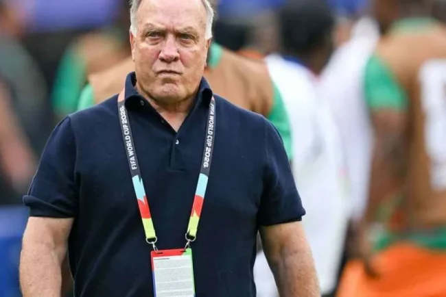 Dick Advocaat semnează un nou contract cu naționala din Curacao