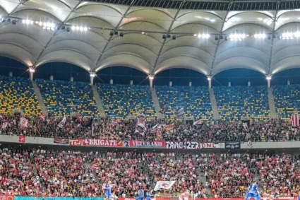 Torță aprinsă în tribune la Dinamo-Farul: două persoane rănite și amenzi de 14.700 de lei