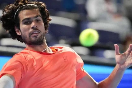 Alcaraz îl înfruntă pe Arnaldi la Tokyo; Gauff și Swiatek debutează la Beijing