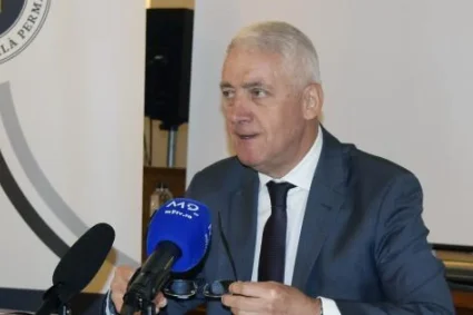 Ce variante de guvern are Luca Niculescu. Totul depinde de decizia PSD de miercuri