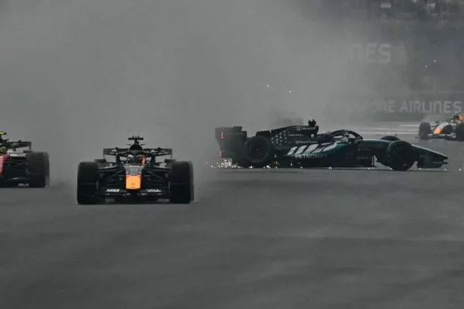 Max Verstappen câștigă sprintul la Marele Premiu al statului Singapore