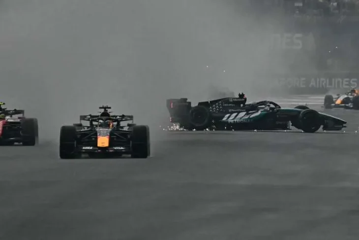 Max Verstappen câștigă sprintul la Marele Premiu al statului Singapore