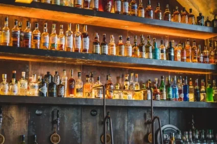 Polonia vrea să interzică vânzarea alcoolului noaptea și să limiteze reclama