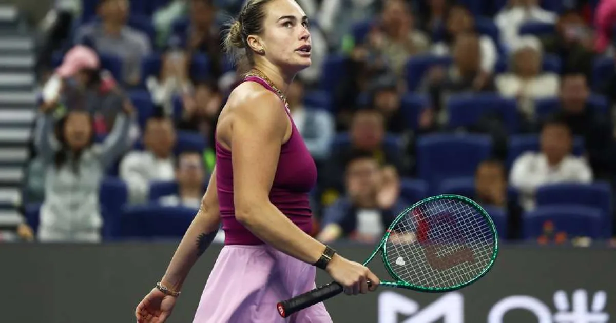 Sabalenka câștigă repede la Beijing și glumește despre Djokovic