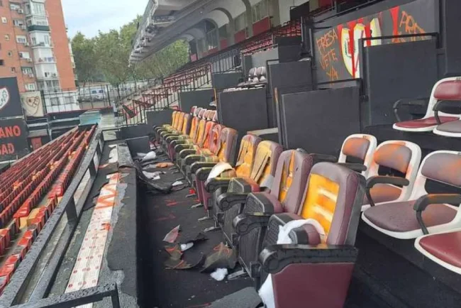 Stadionul unde joacă Rațiu, vandalizat! Loja oficială, distrusă