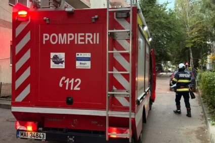 Trei case cuprinse de flăcări în Brăila; o femeie a suferit intoxicație cu fum