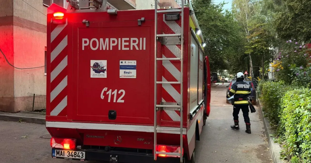 Trei case cuprinse de flăcări în Brăila; o femeie a suferit intoxicație cu fum